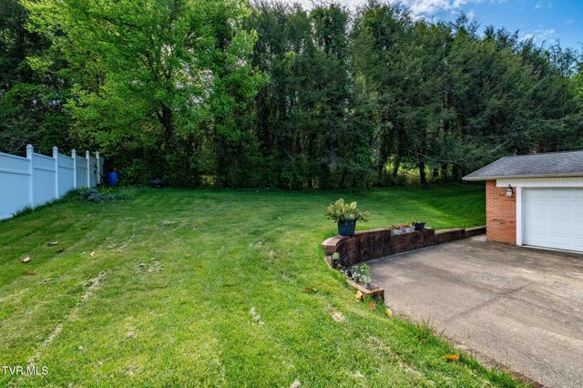 1712 Willowood Court, Johnson City, TN 37604