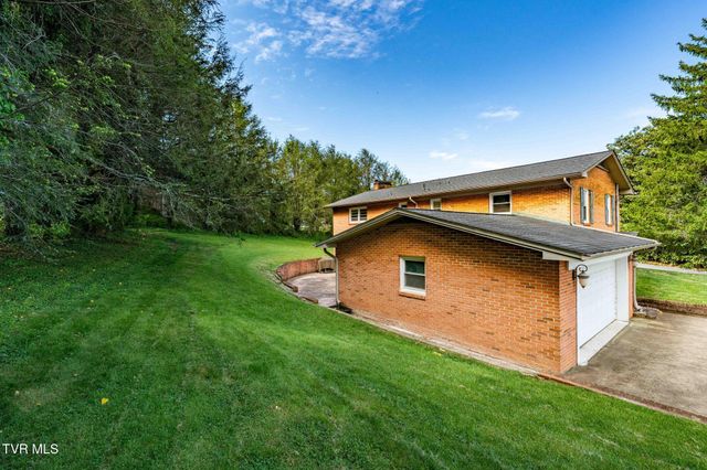 1712 Willowood Court, Johnson City, TN 37604