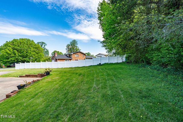 1712 Willowood Court, Johnson City, TN 37604