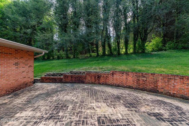 1712 Willowood Court, Johnson City, TN 37604