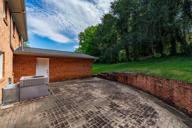 1712 Willowood Court, Johnson City, TN 37604