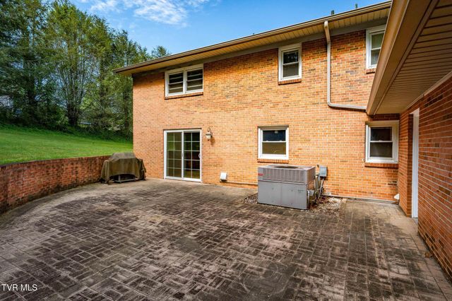 1712 Willowood Court, Johnson City, TN 37604