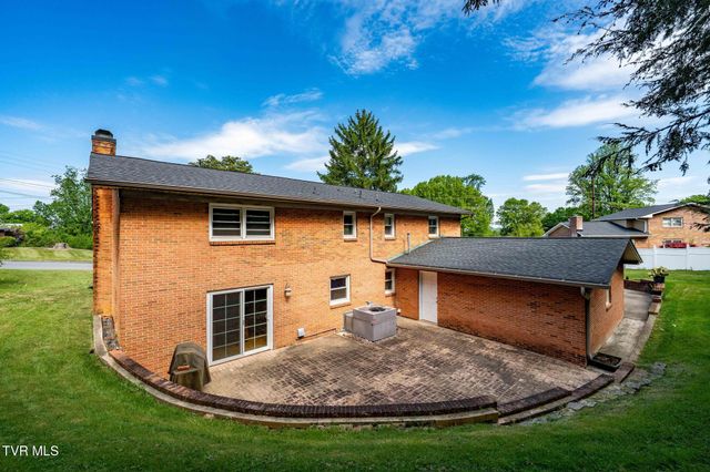 1712 Willowood Court, Johnson City, TN 37604