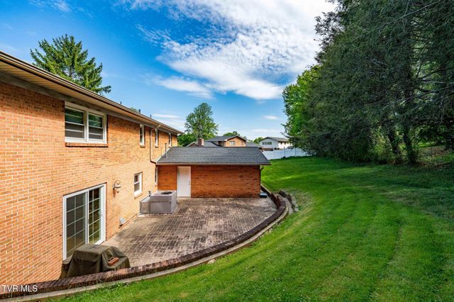 1712 Willowood Court, Johnson City, TN 37604