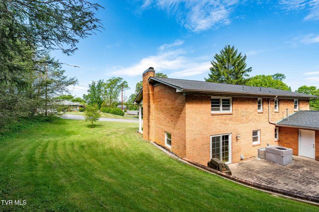 1712 Willowood Court, Johnson City, TN 37604