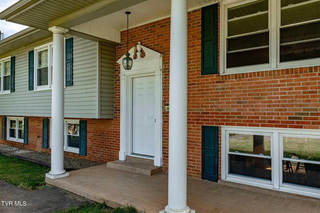 1712 Willowood Court, Johnson City, TN 37604