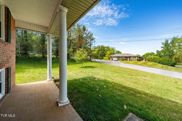 1712 Willowood Court, Johnson City, TN 37604