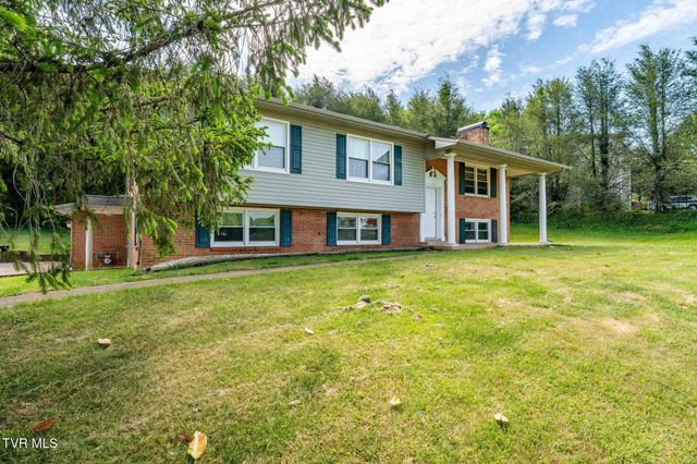 1712 Willowood Court, Johnson City, TN 37604