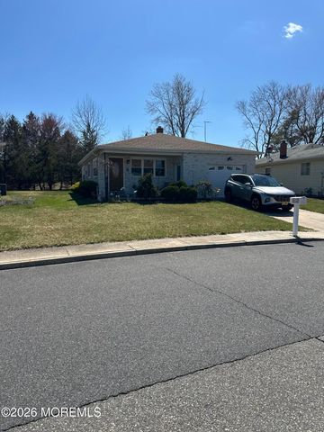 15 Bonaire Drive, Toms River, NJ 08757