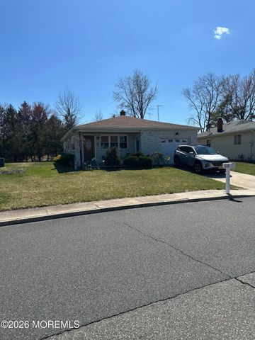 15 Bonaire Drive, Toms River, NJ 08757