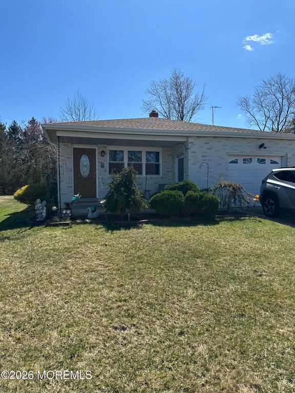 15 Bonaire Drive, Toms River, NJ 08757