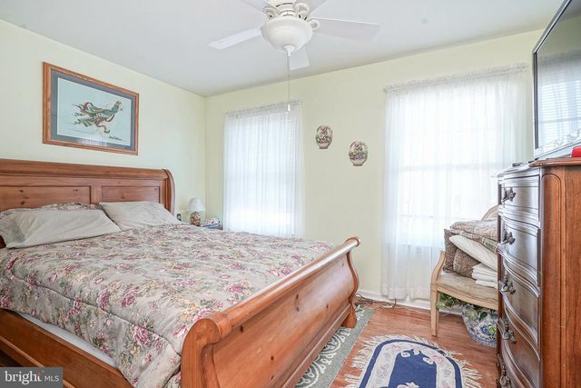 100 CROMWELL CT, Egg Harbor Township, NJ 08234