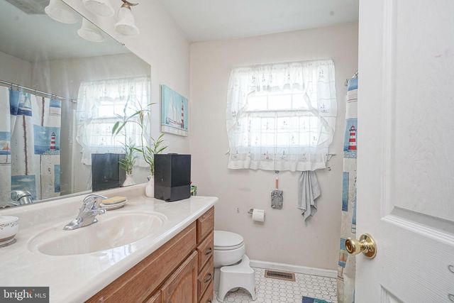 100 CROMWELL CT, Egg Harbor Township, NJ 08234