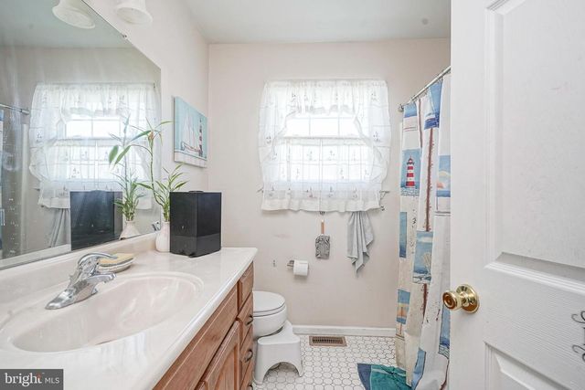 100 CROMWELL CT, Egg Harbor Township, NJ 08234