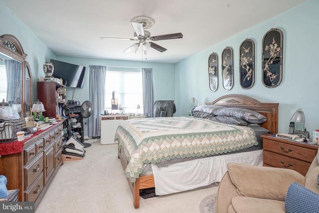 100 CROMWELL CT, Egg Harbor Township, NJ 08234