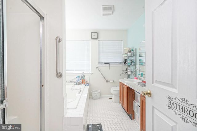 100 CROMWELL CT, Egg Harbor Township, NJ 08234