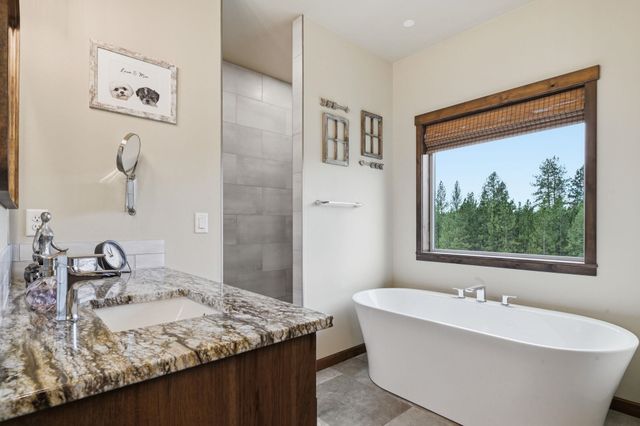 31914 N Zander Ln, Chattaroy, WA 99003