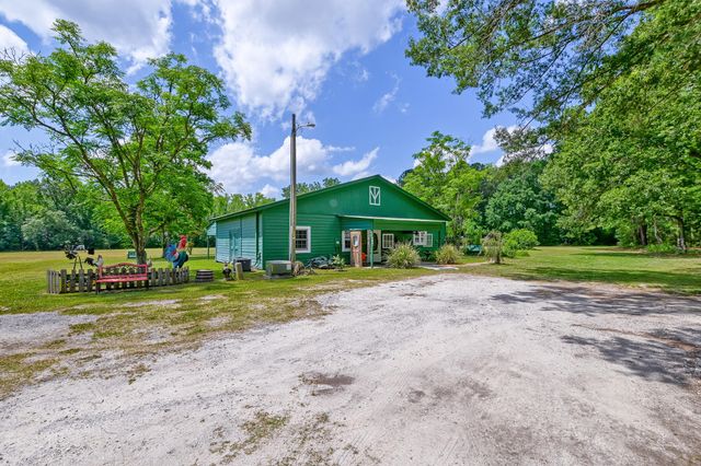 157 Gallashaw Road, Summerville, SC 29483