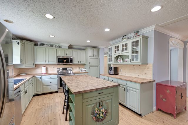 157 Gallashaw Road, Summerville, SC 29483