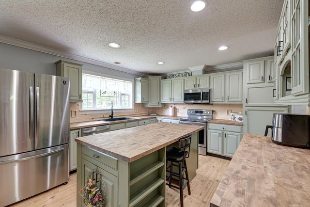 157 Gallashaw Road, Summerville, SC 29483