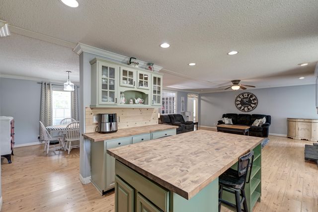 157 Gallashaw Road, Summerville, SC 29483