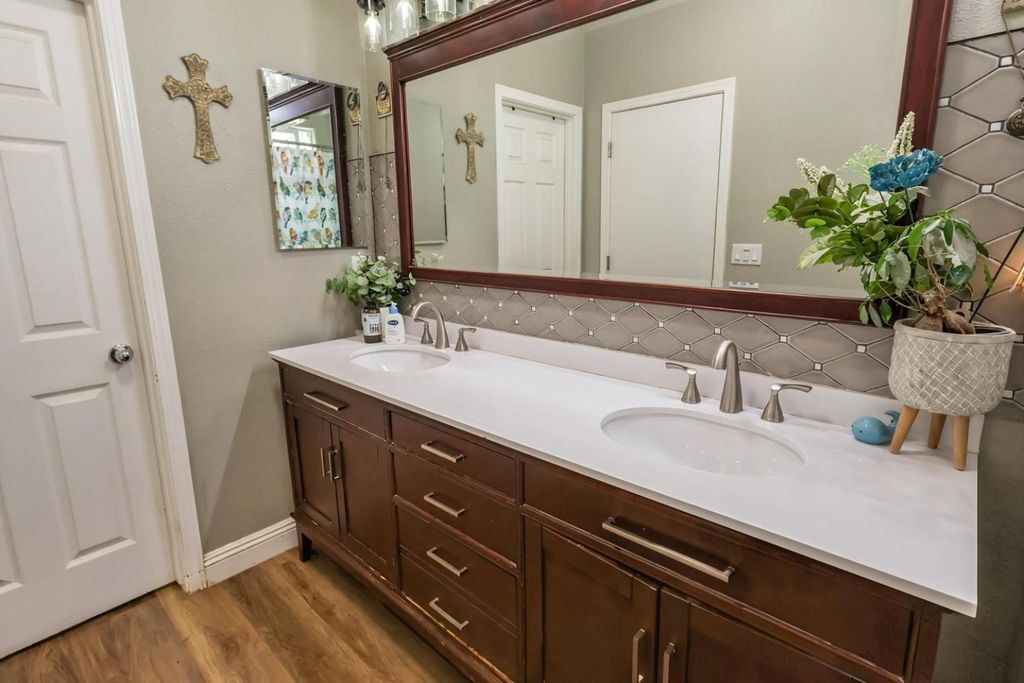 Image 28 of property listing at 2811 Walton Avenue, Sanger, CA 93657