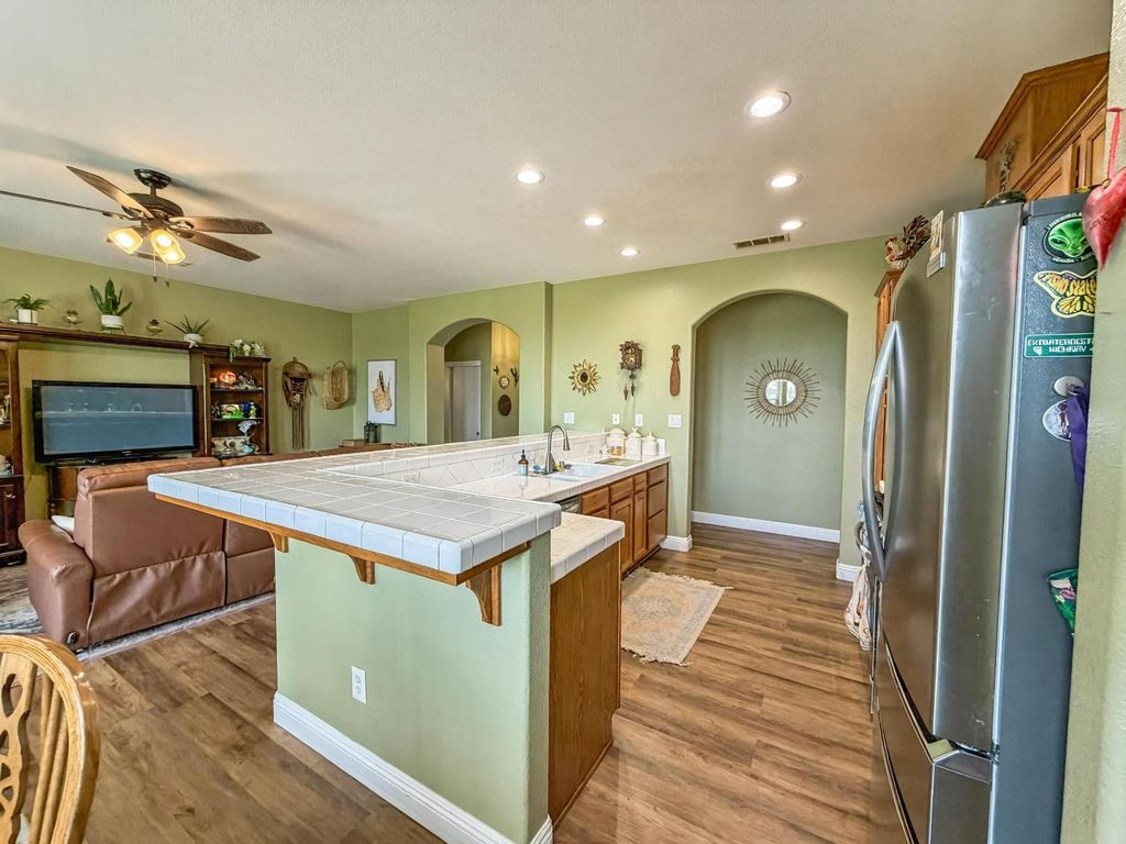 Image 5 of property listing at 2811 Walton Avenue, Sanger, CA 93657