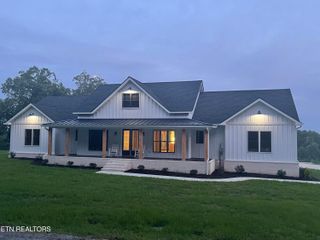320 Ridge Lane, Monterey, TN 38574