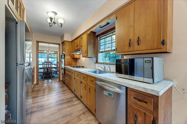 51 Laurel Dr, Wayne Twp., NJ 07470