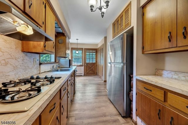 51 Laurel Dr, Wayne Twp., NJ 07470