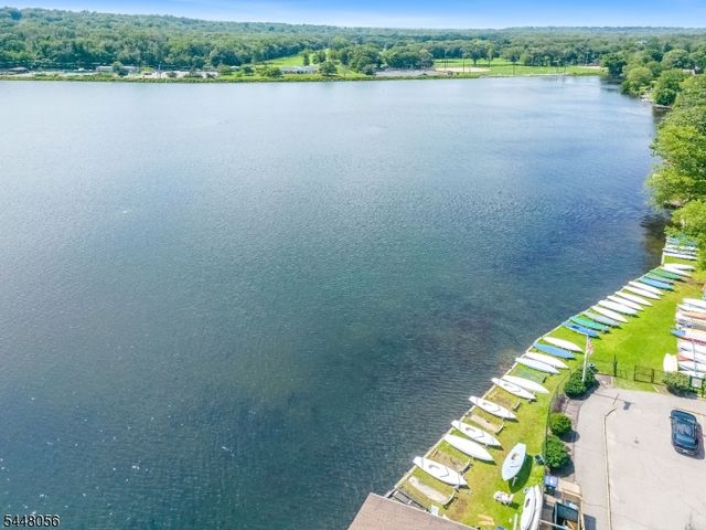 51 Laurel Dr, Wayne Twp., NJ 07470