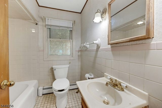 51 Laurel Dr, Wayne Twp., NJ 07470