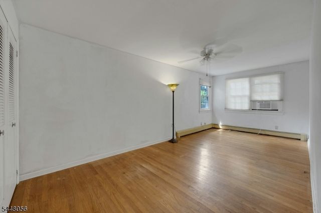 51 Laurel Dr, Wayne Twp., NJ 07470