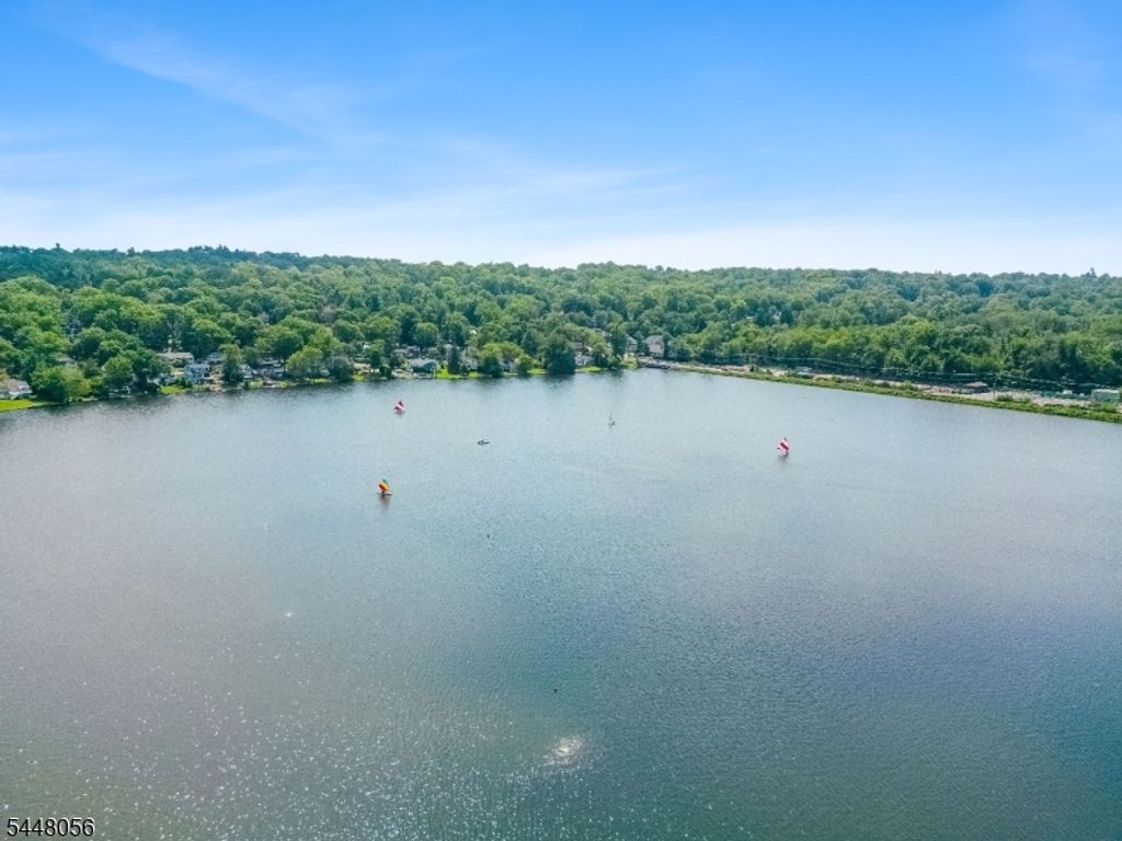 51 Laurel Dr, Wayne Twp., NJ 07470