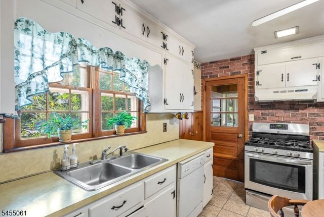 115 Riverwood Ave, Bedminster Twp., NJ 07921