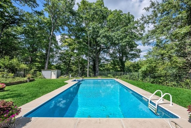 115 Riverwood Ave, Bedminster Twp., NJ 07921
