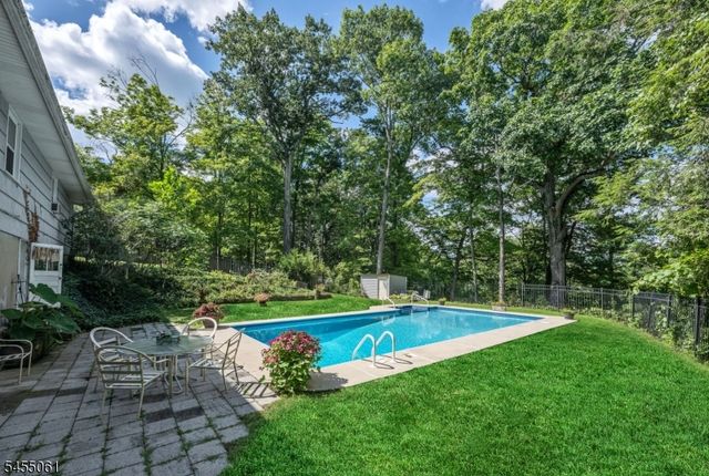 115 Riverwood Ave, Bedminster Twp., NJ 07921