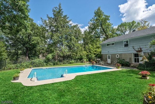 115 Riverwood Ave, Bedminster Twp., NJ 07921