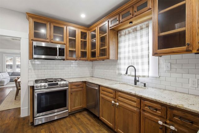 1421 S Adams Street, Fort Worth, TX 76104