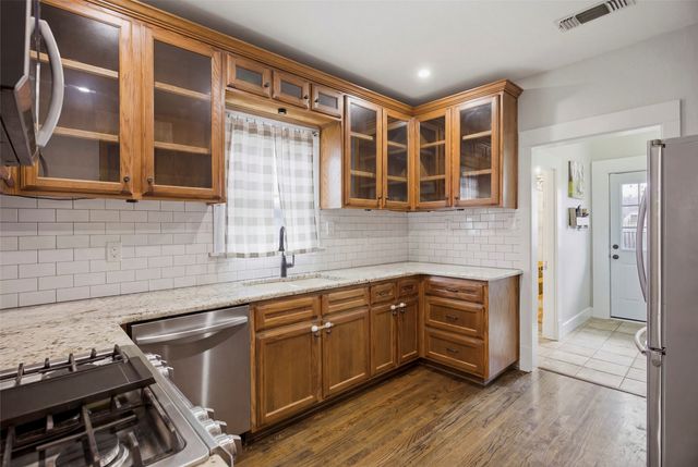 1421 S Adams Street, Fort Worth, TX 76104