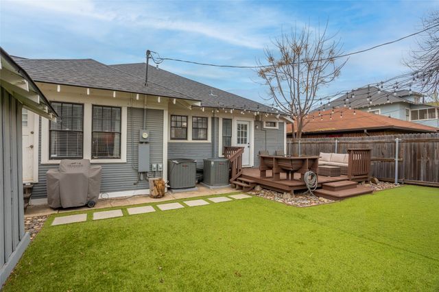 1421 S Adams Street, Fort Worth, TX 76104