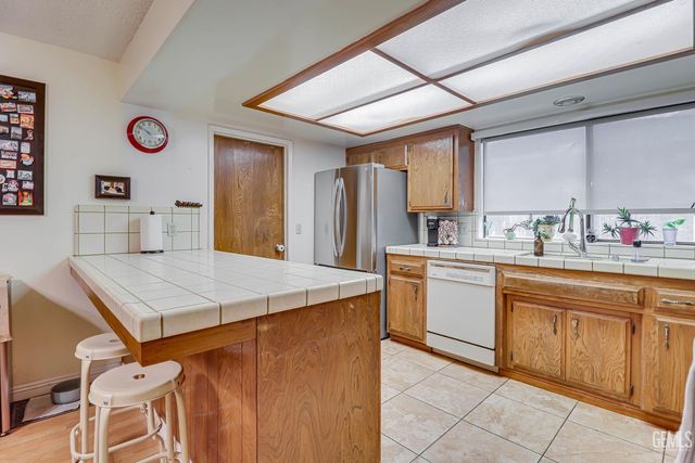 528 Francis Street, Bakersfield, CA 93308