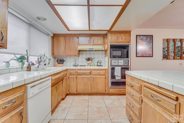 528 Francis Street, Bakersfield, CA 93308