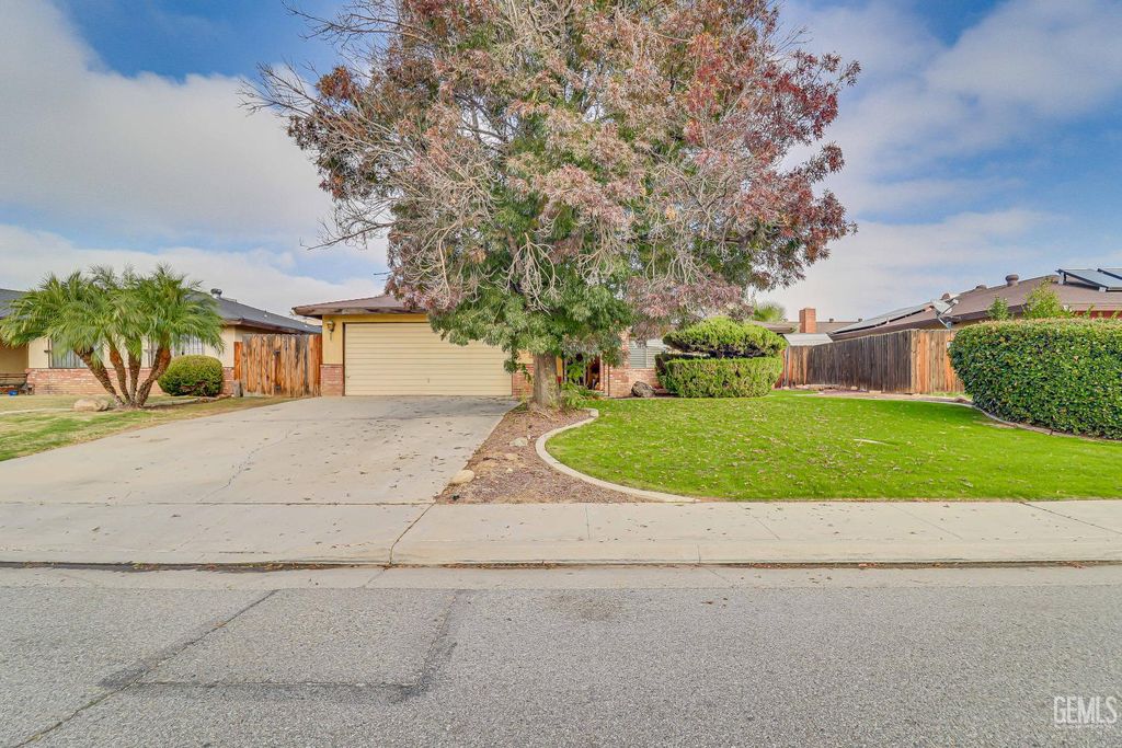 528 Francis Street, Bakersfield, CA 93308
