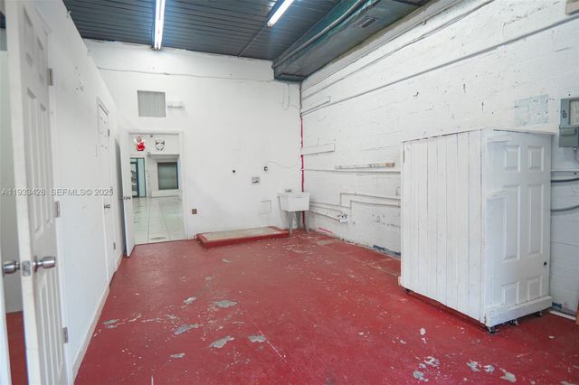 2235 NW 20th St, Miami, FL 33142