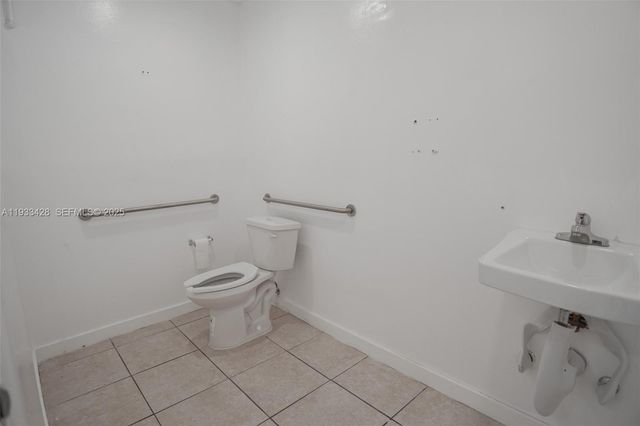 2235 NW 20th St, Miami, FL 33142