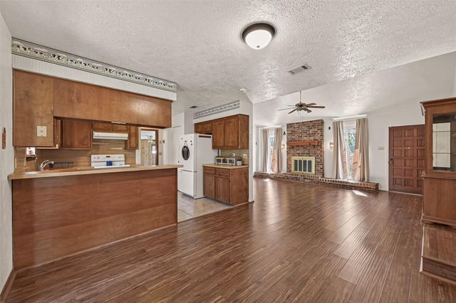 11535 Willis Waukegan Road, Conroe, TX 77303