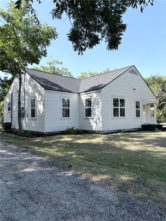 723 East Blackshear Street, Navasota, TX 77868 — exterior
