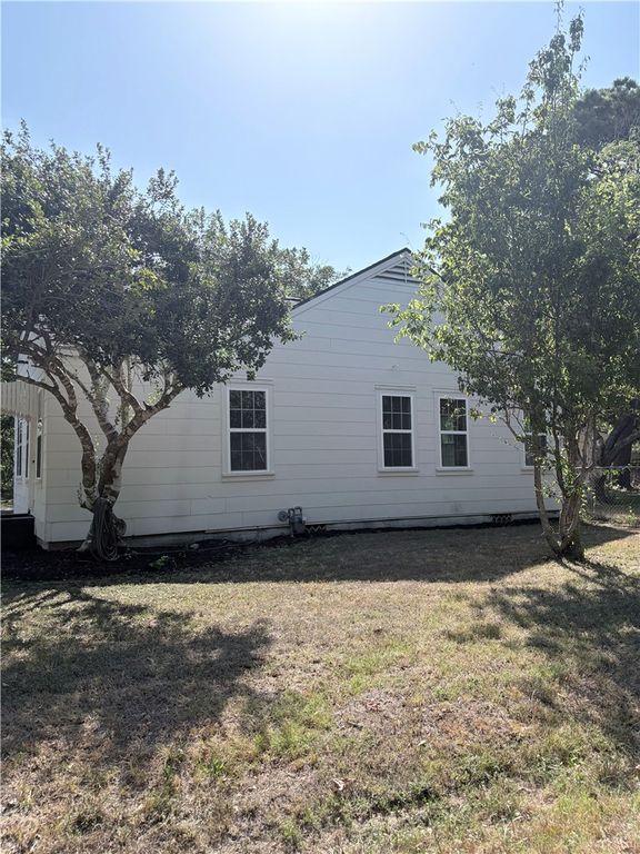 723 East Blackshear Street, Navasota, TX 77868 — photo 4