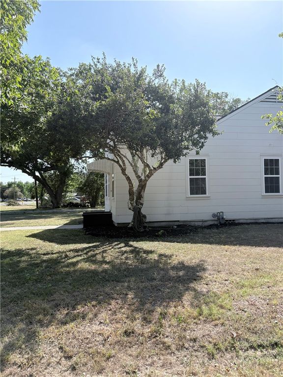 723 East Blackshear Street, Navasota, TX 77868 — photo 5
